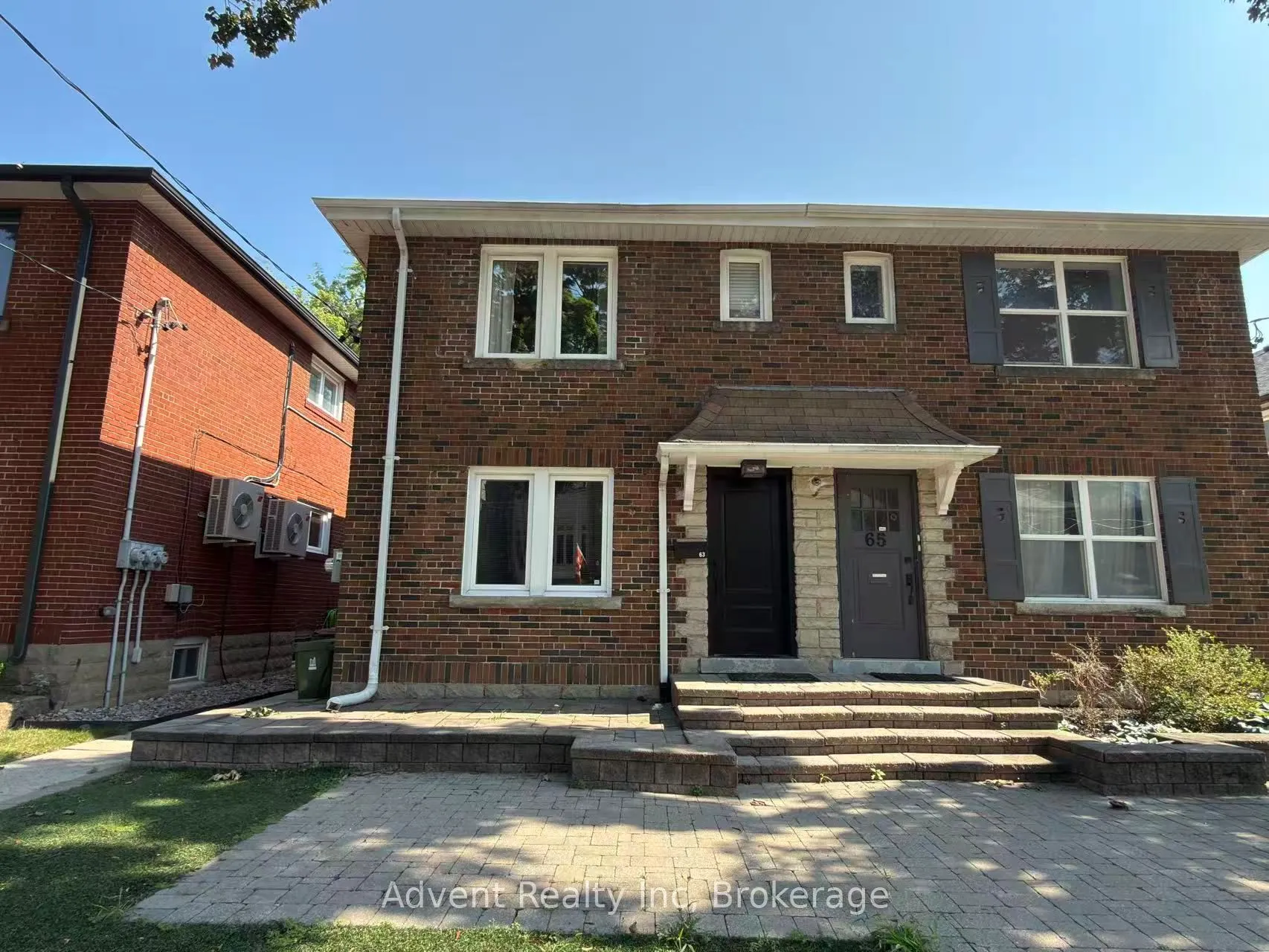 63 Burnaby Boulevard #MAIN FLOOR