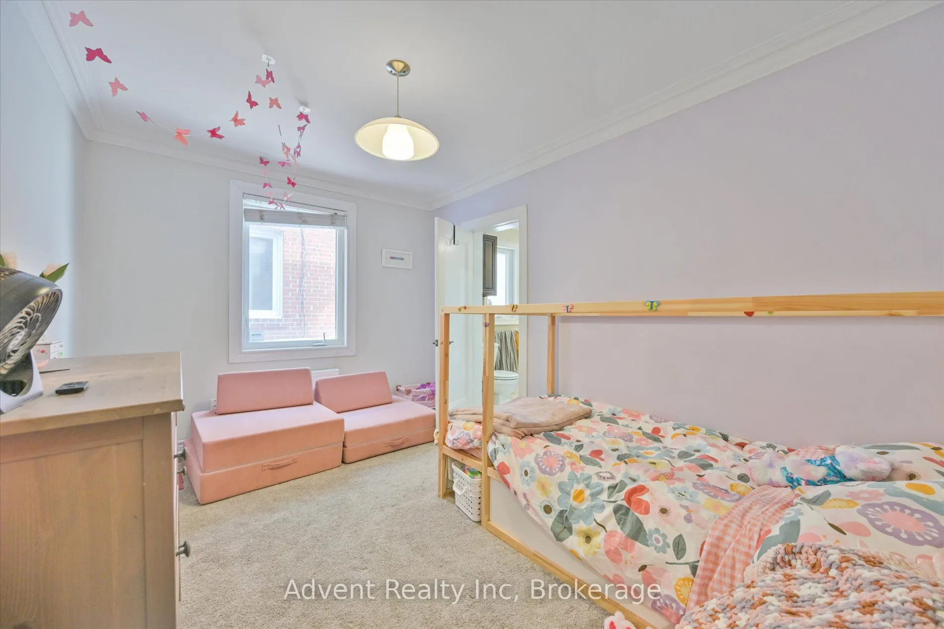 63 Burnaby Boulevard #MAIN FLOOR