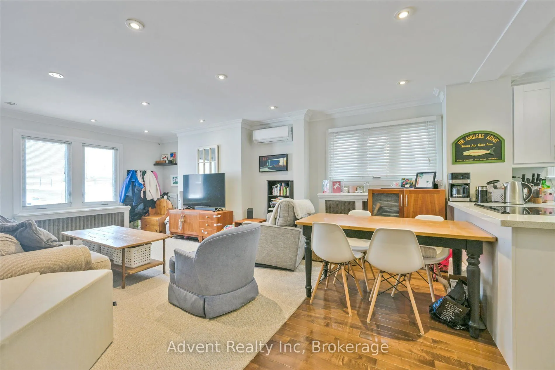 63 Burnaby Boulevard #MAIN FLOOR