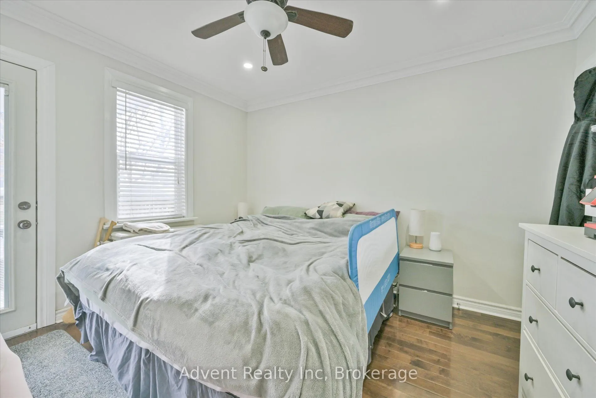 63 Burnaby Boulevard #MAIN FLOOR
