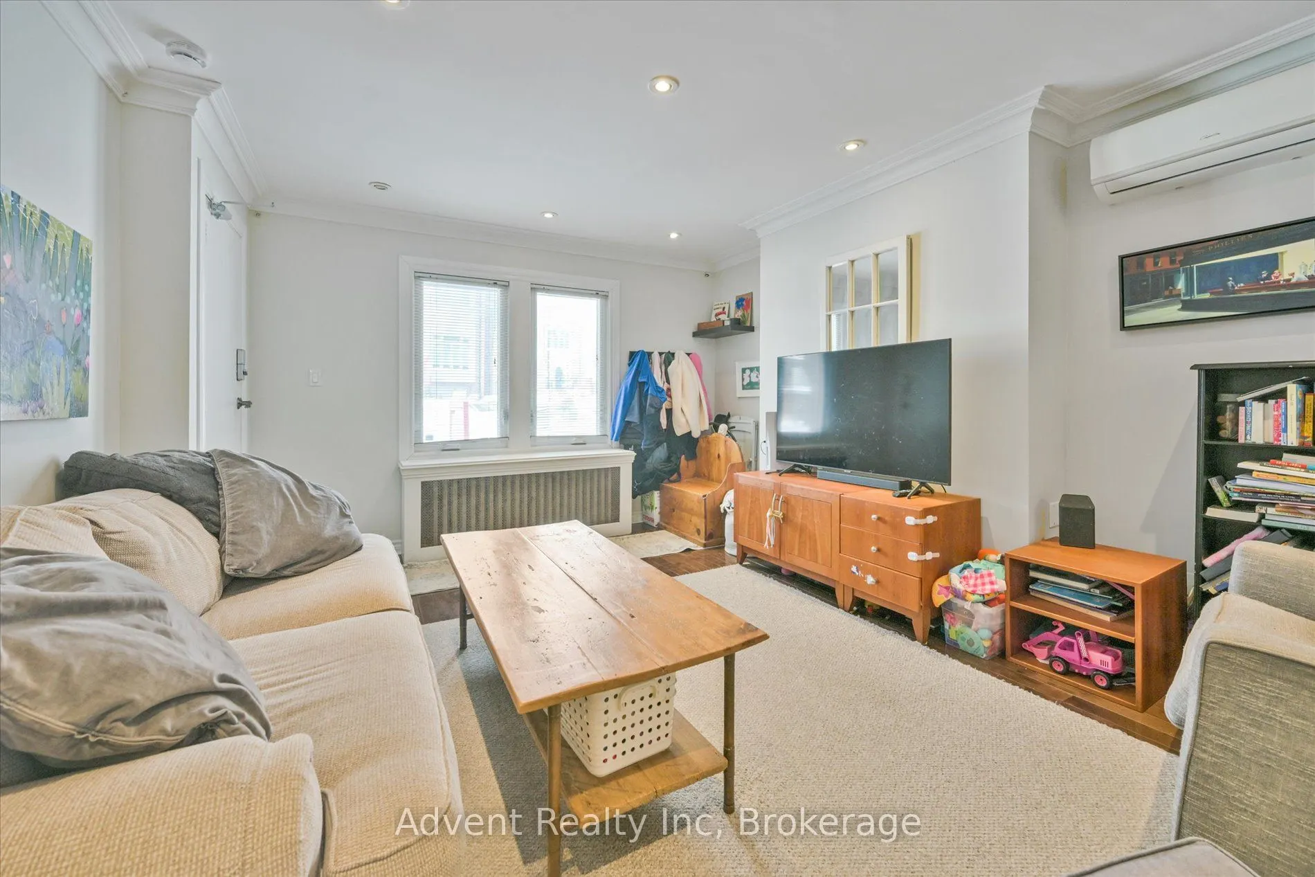 63 Burnaby Boulevard #MAIN FLOOR