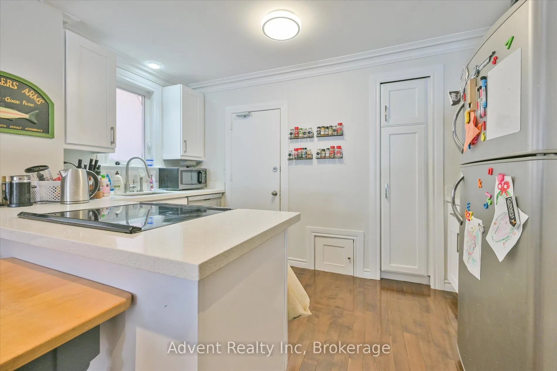 63 Burnaby Boulevard #MAIN FLOOR
