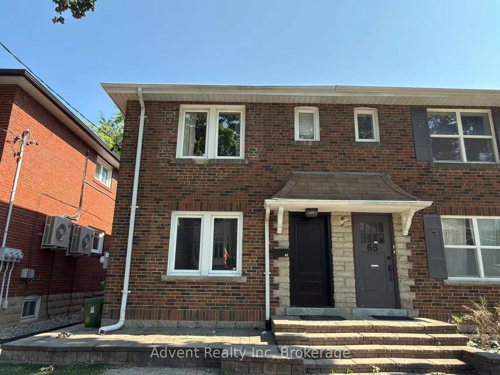 63 Burnaby Boulevard #MAIN FLOOR