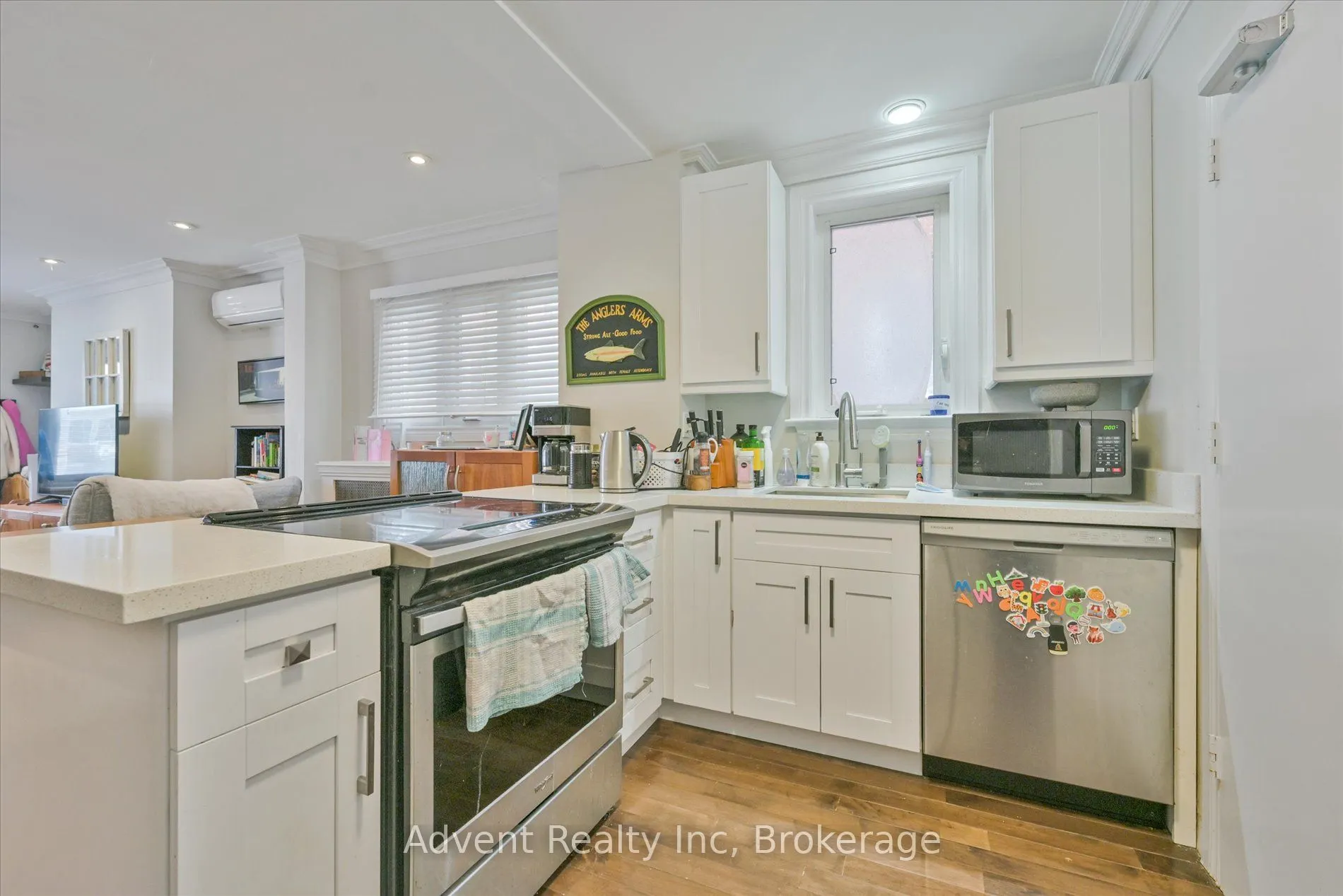 63 Burnaby Boulevard #MAIN FLOOR