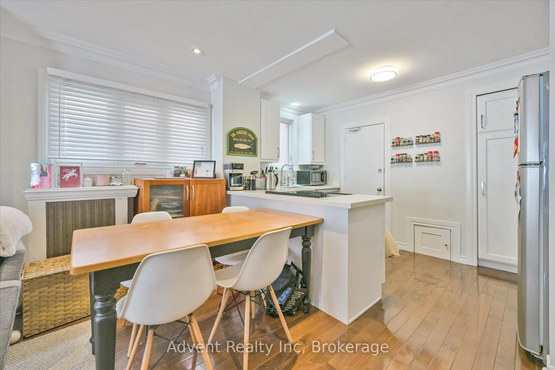 63 Burnaby Boulevard #MAIN FLOOR