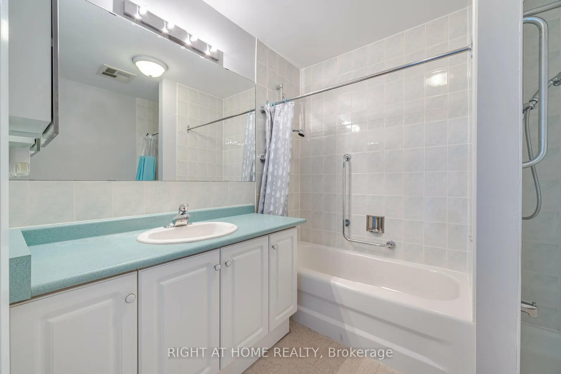 1387 Bayview Avenue #306