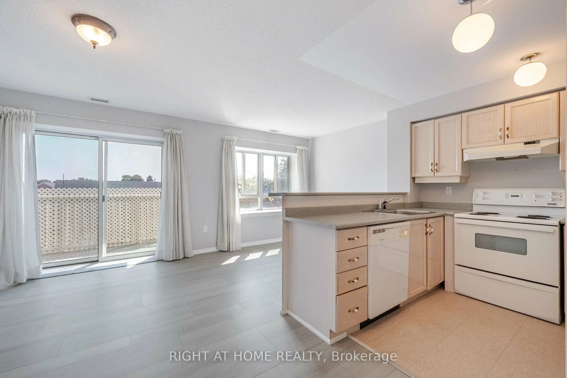 1387 Bayview Avenue #306