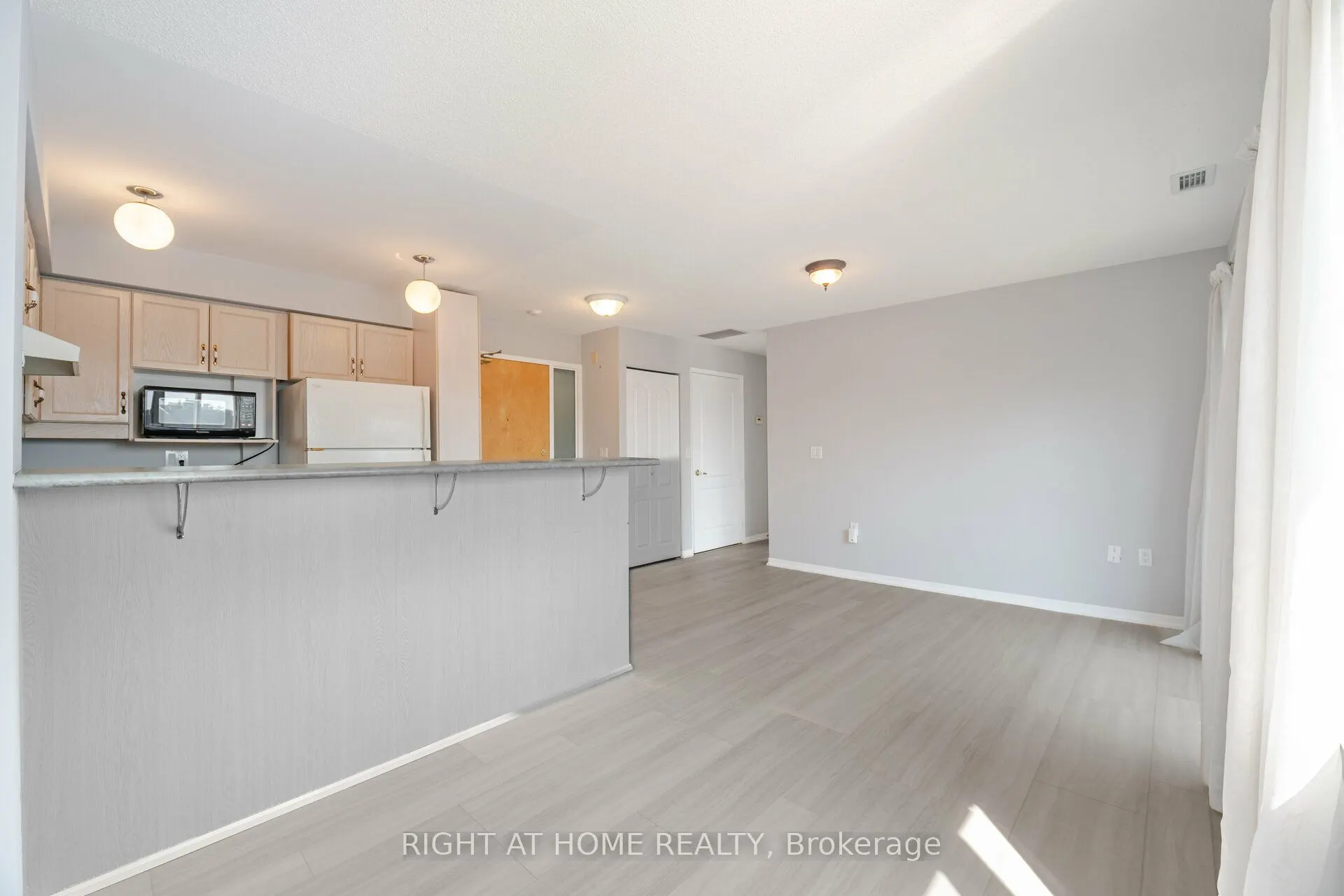 1387 Bayview Avenue #306