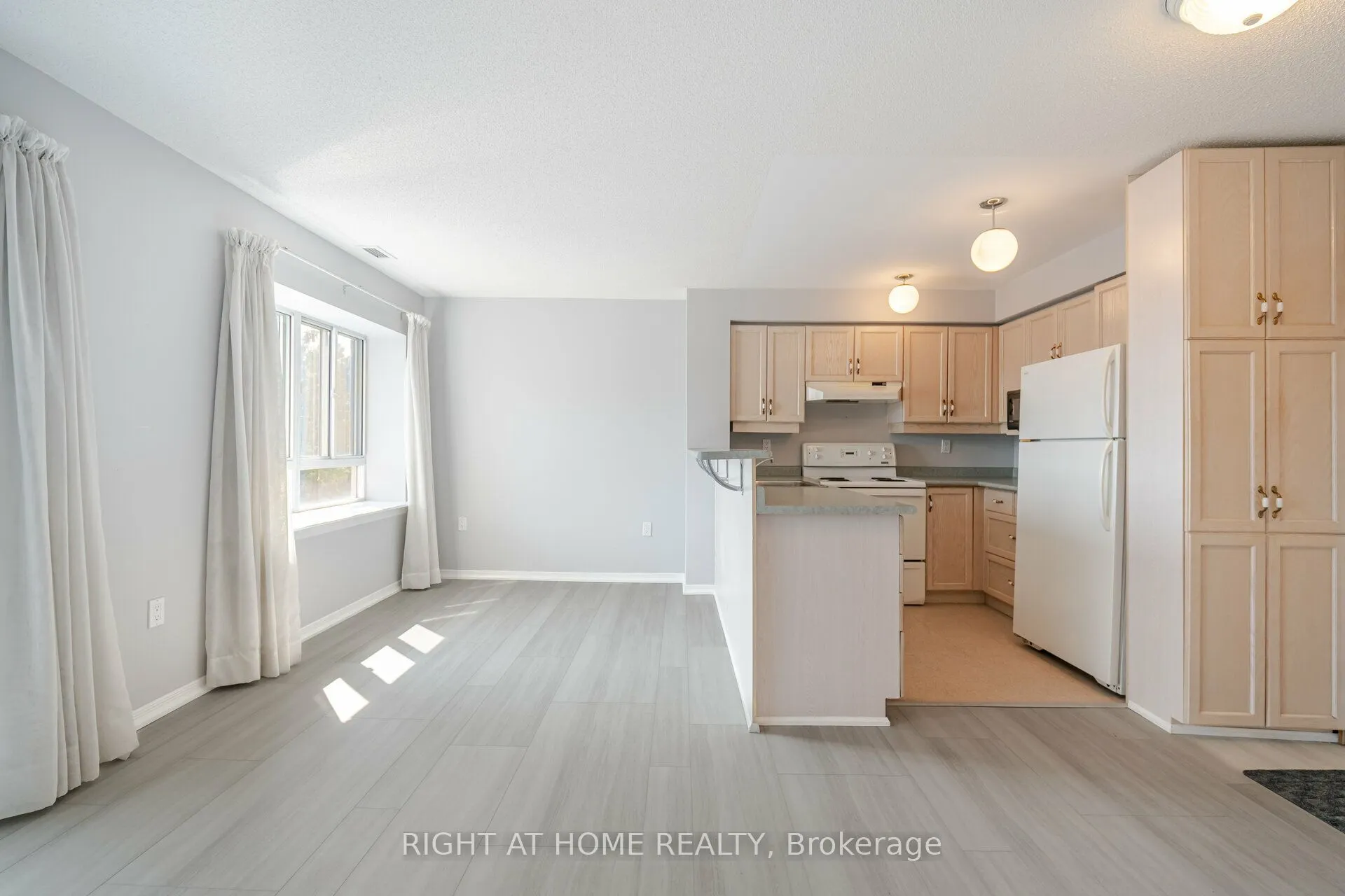 1387 Bayview Avenue #306