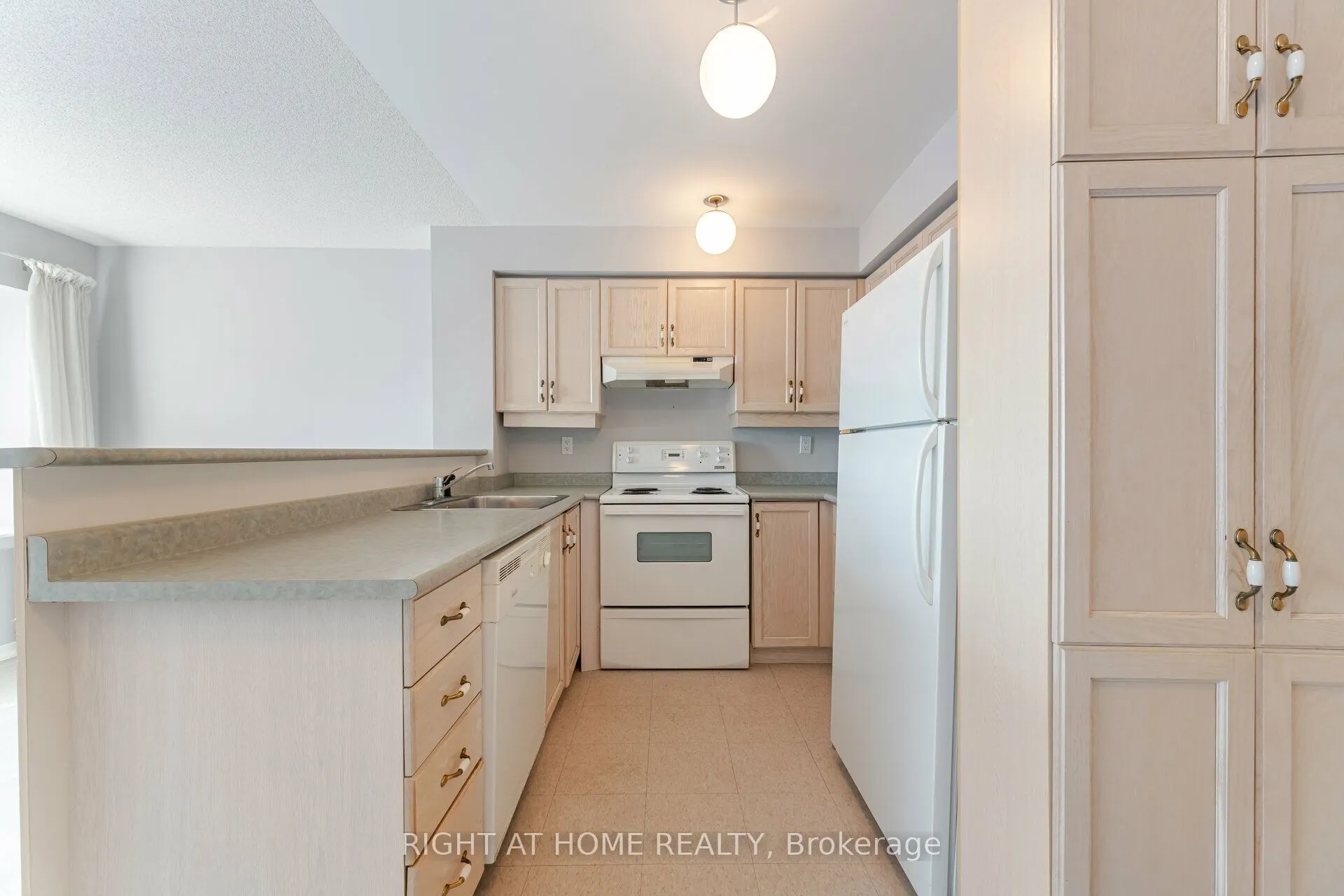 1387 Bayview Avenue #306