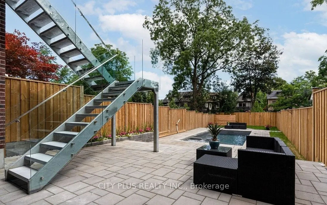 119 Glengrove Avenue W