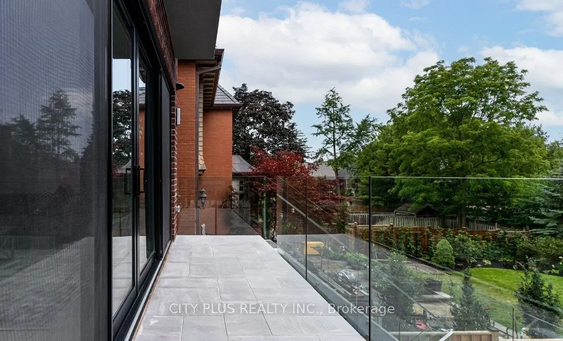 119 Glengrove Avenue W
