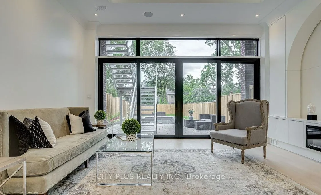 119 Glengrove Avenue W