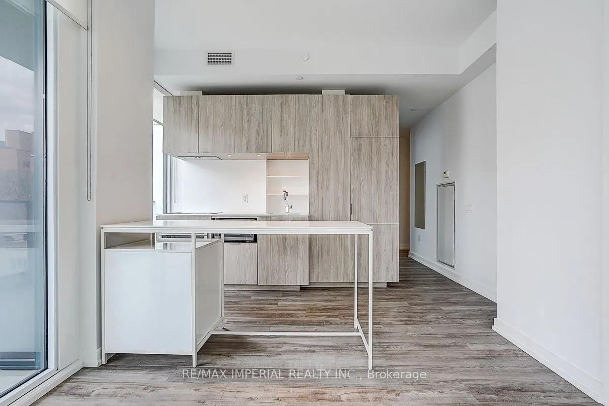 77 Shuter Street #710