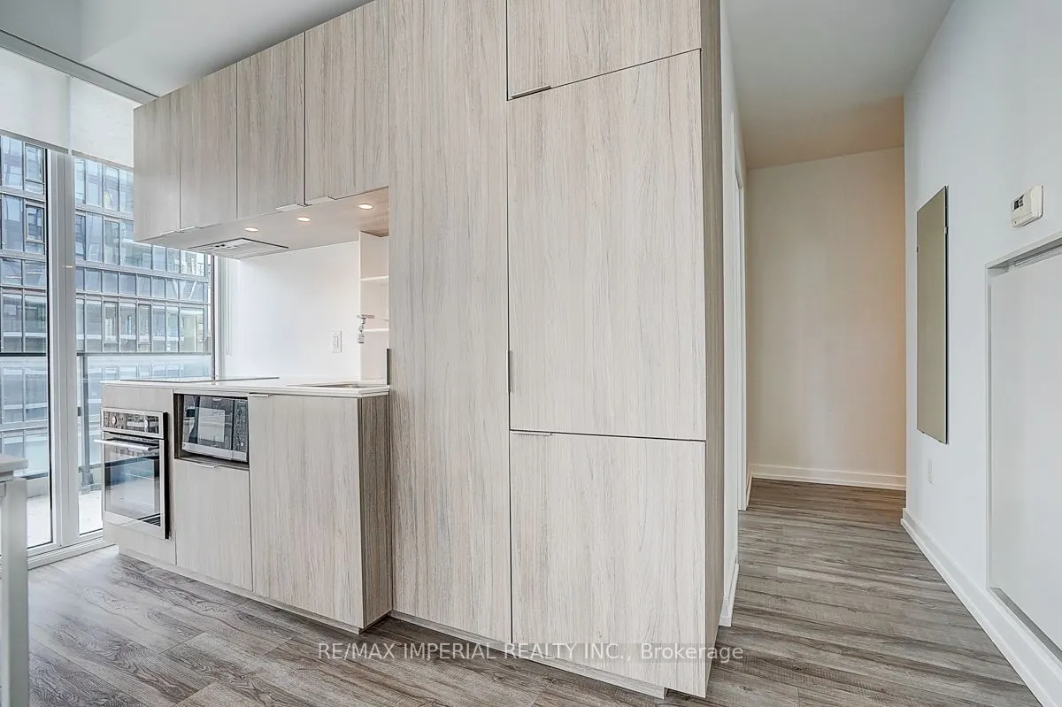77 Shuter Street #710