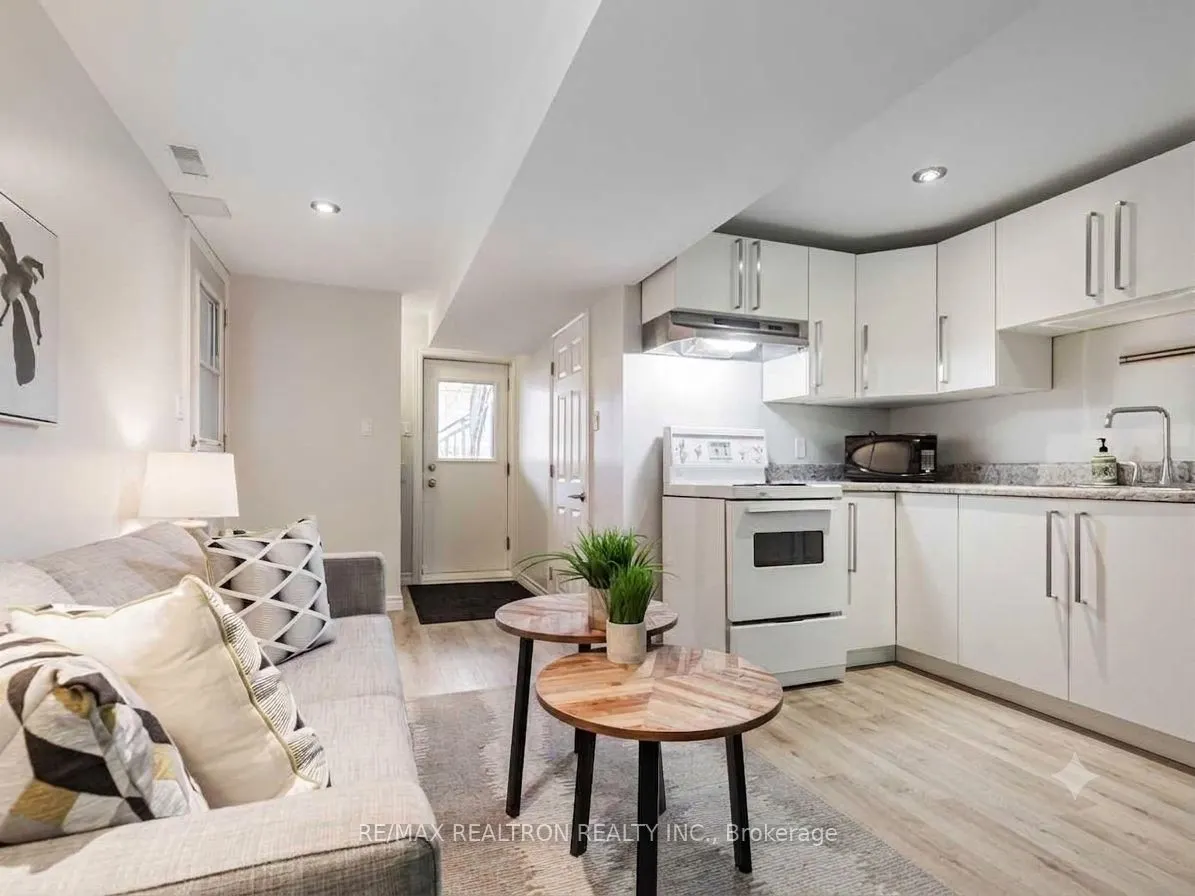 1047 Davenport Road