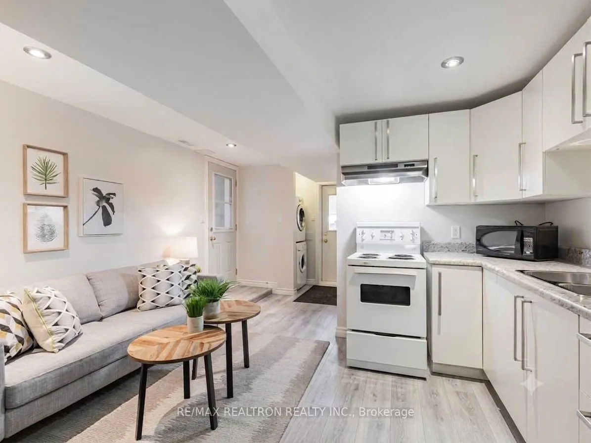 1047 Davenport Road