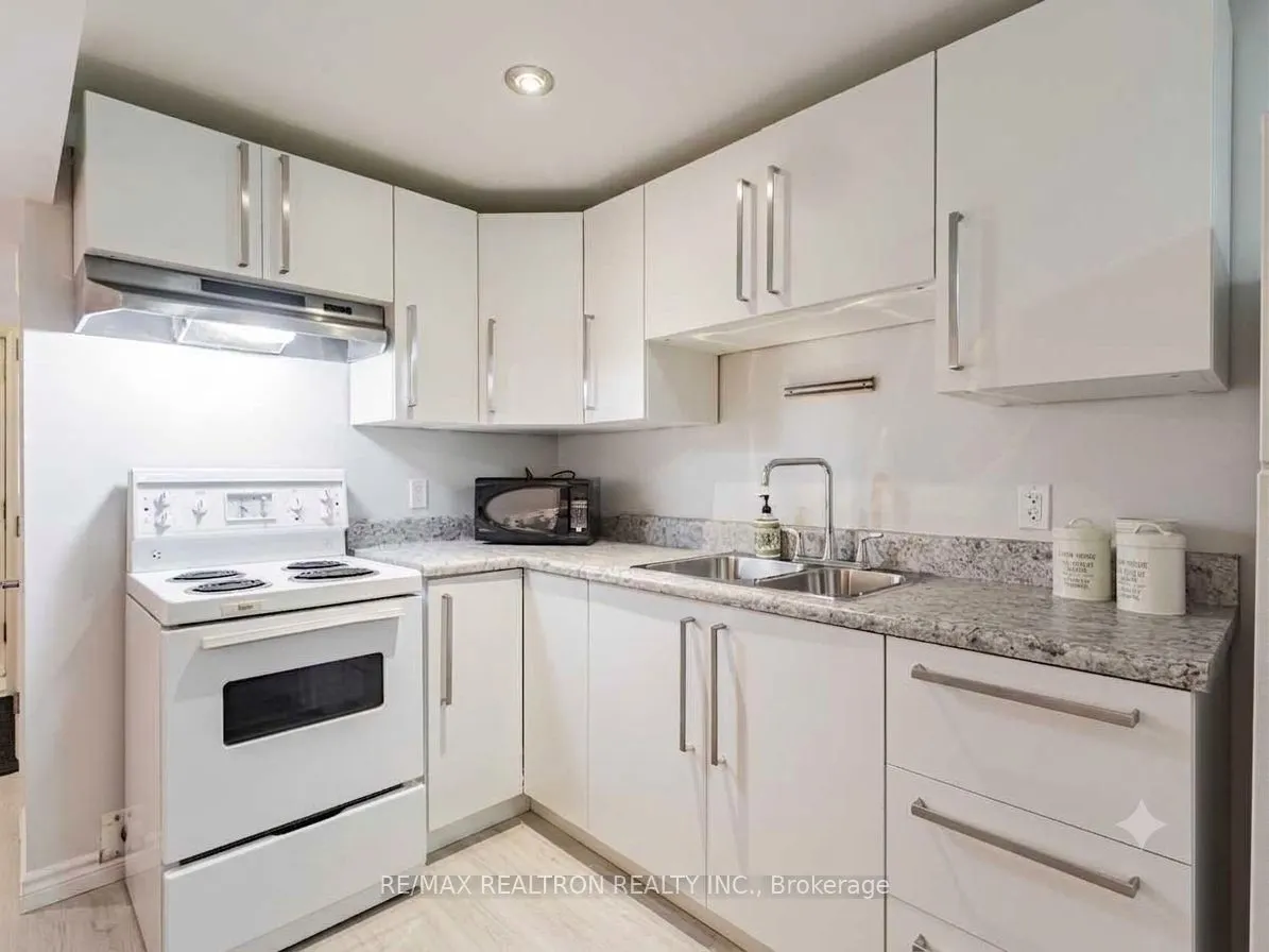 1047 Davenport Road