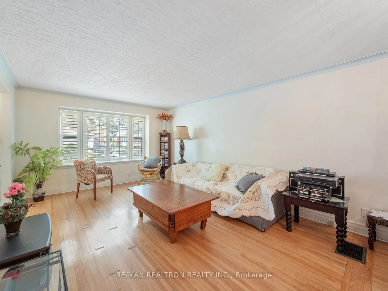 12 Graymar Avenue