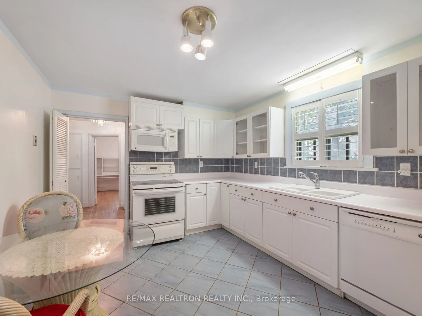 12 Graymar Avenue