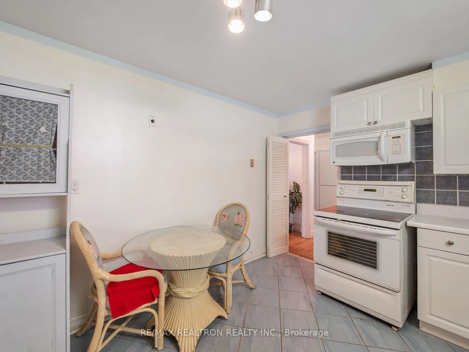 12 Graymar Avenue