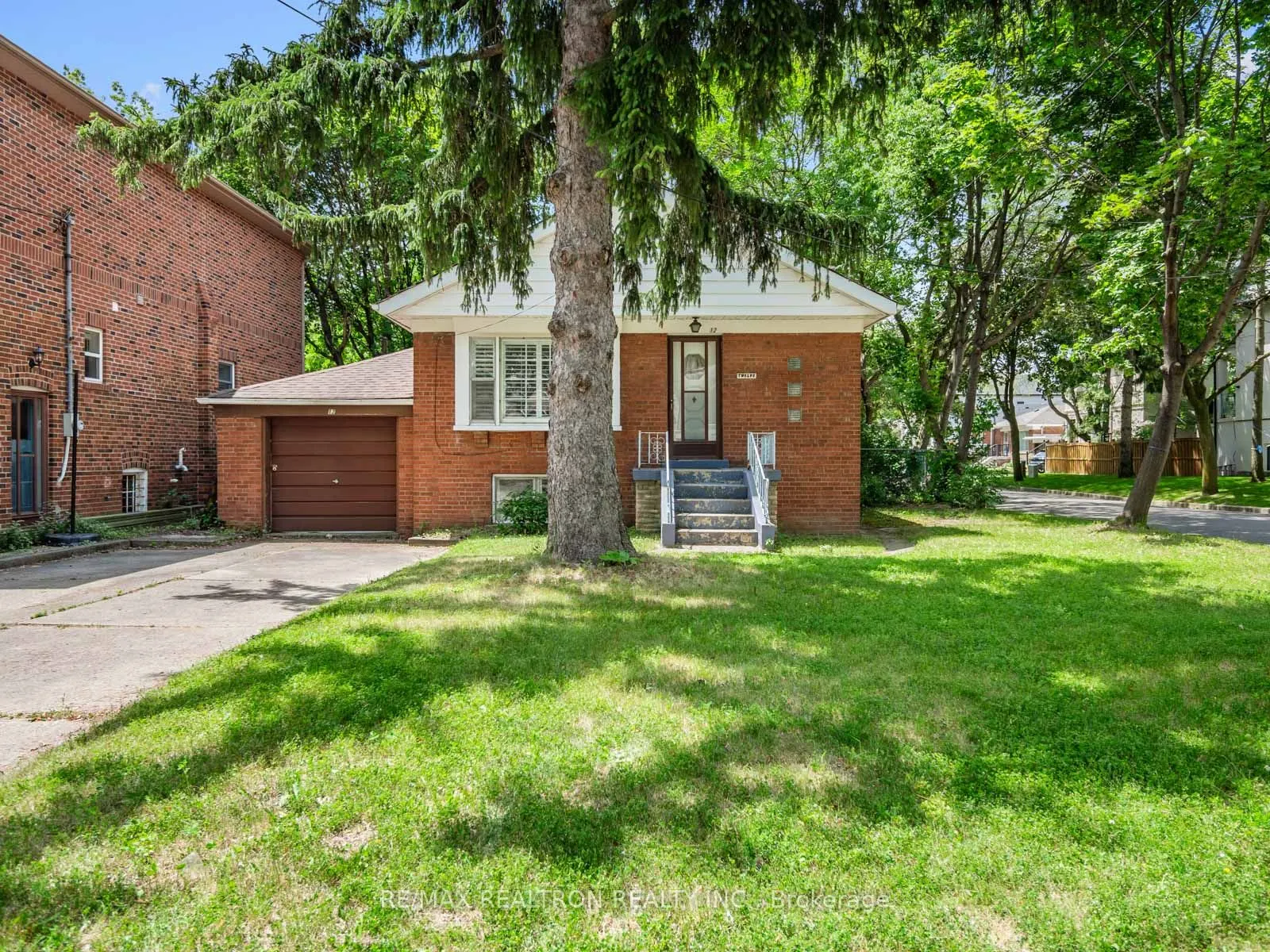 12 Graymar Avenue