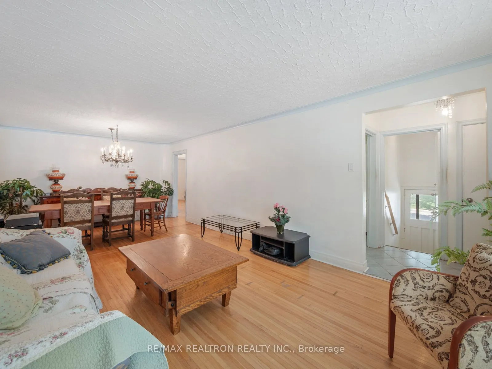 12 Graymar Avenue
