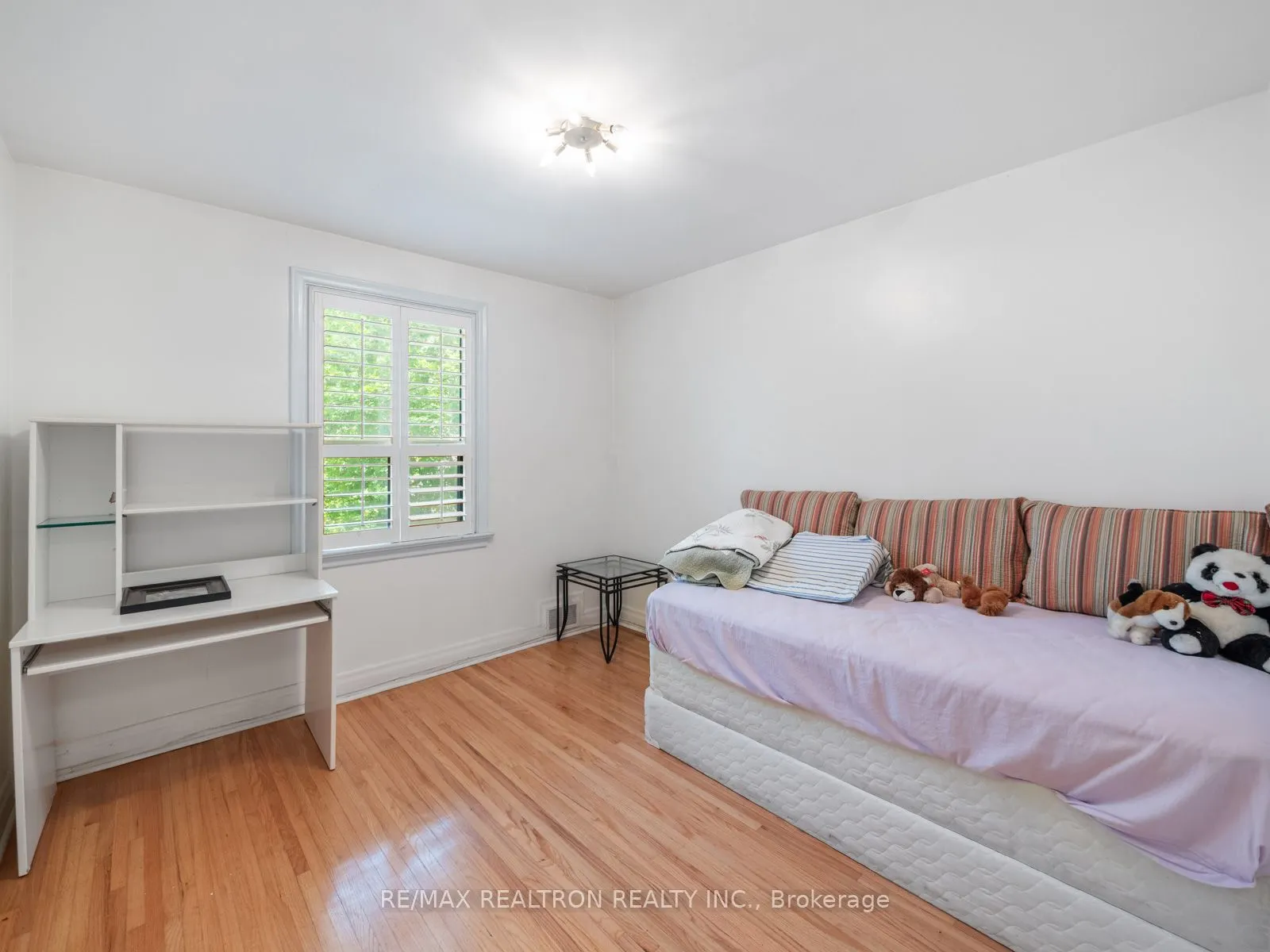 12 Graymar Avenue