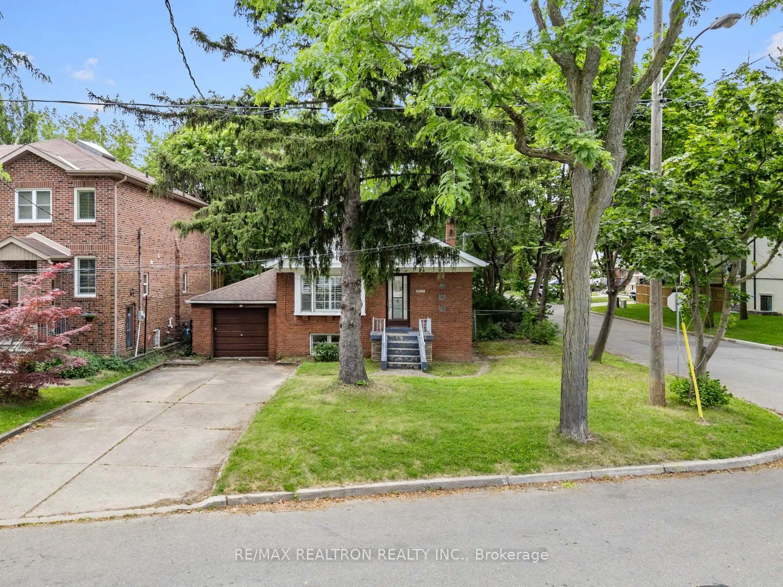 12 Graymar Avenue