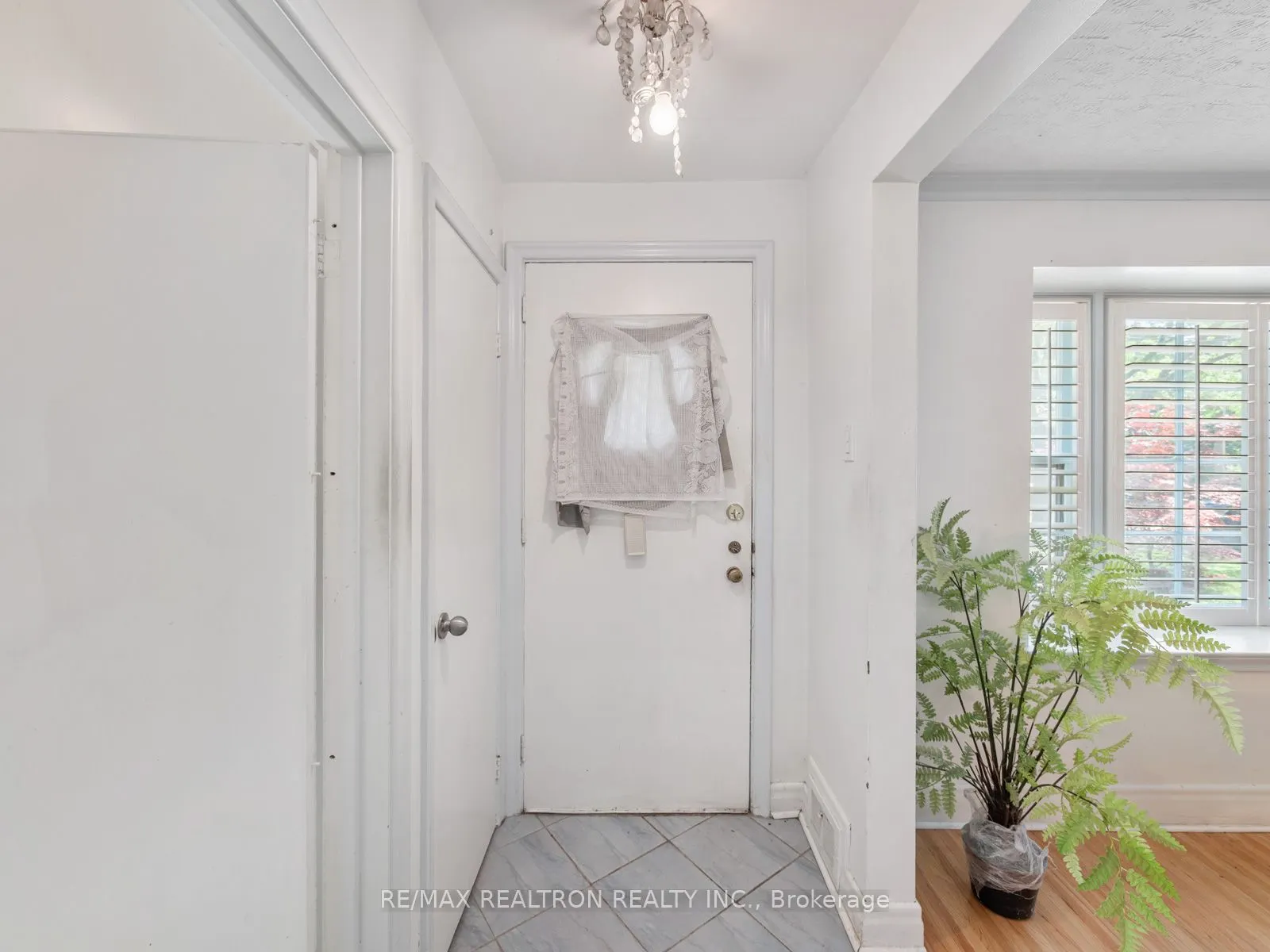 12 Graymar Avenue