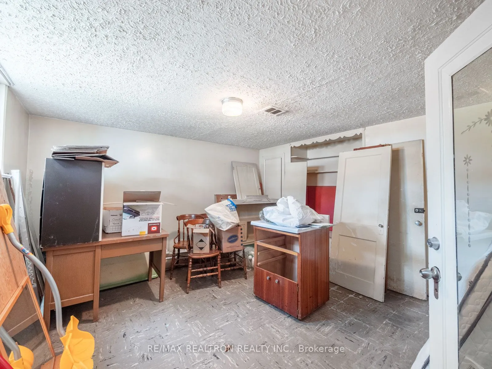 12 Graymar Avenue