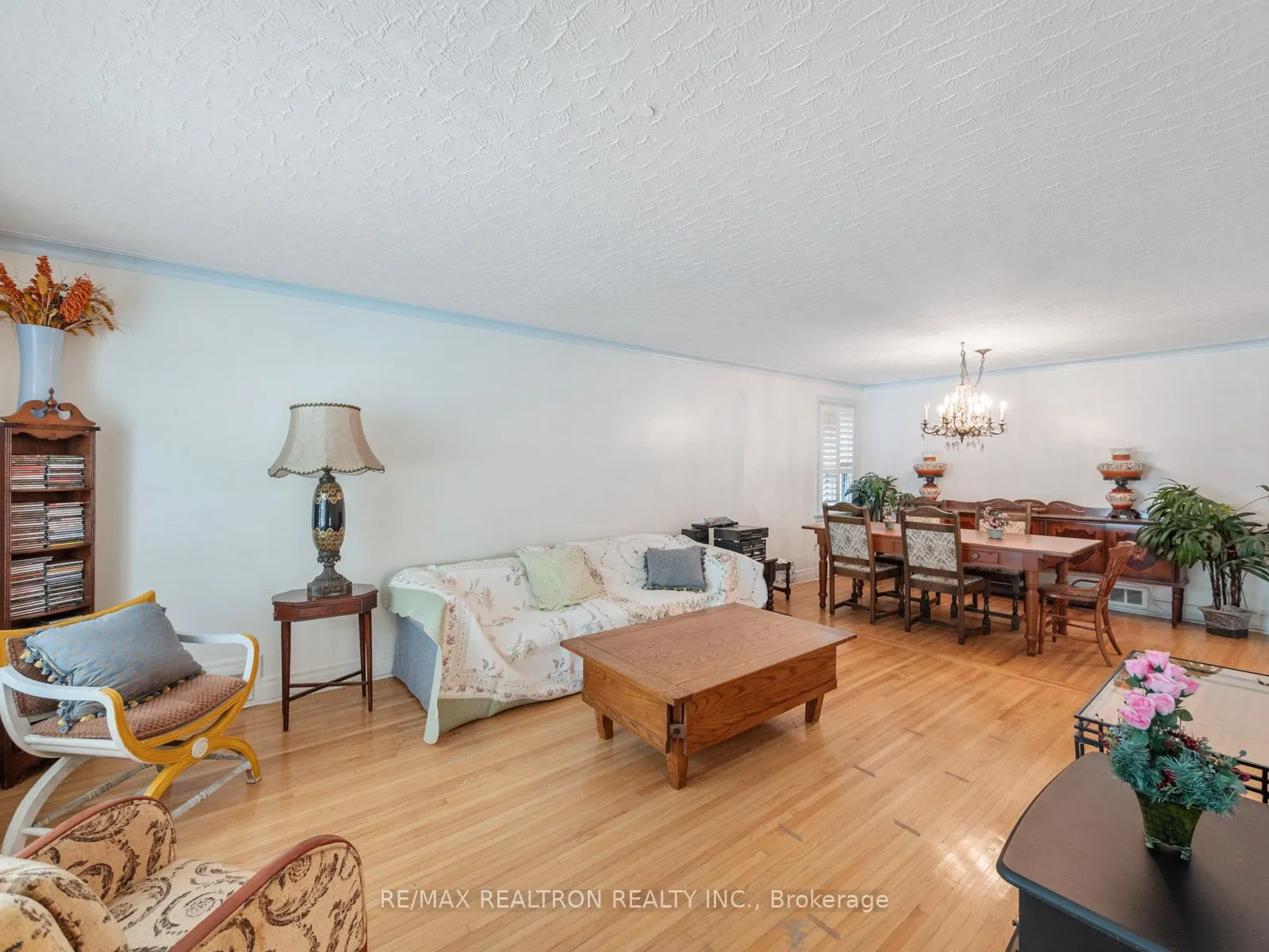 12 Graymar Avenue