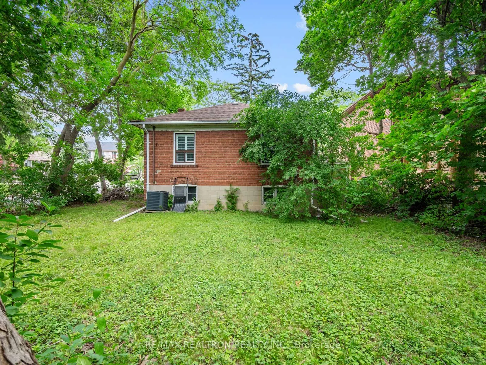 12 Graymar Avenue