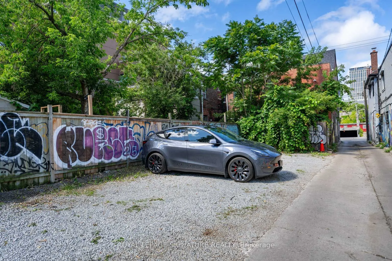 725 Dovercourt Road