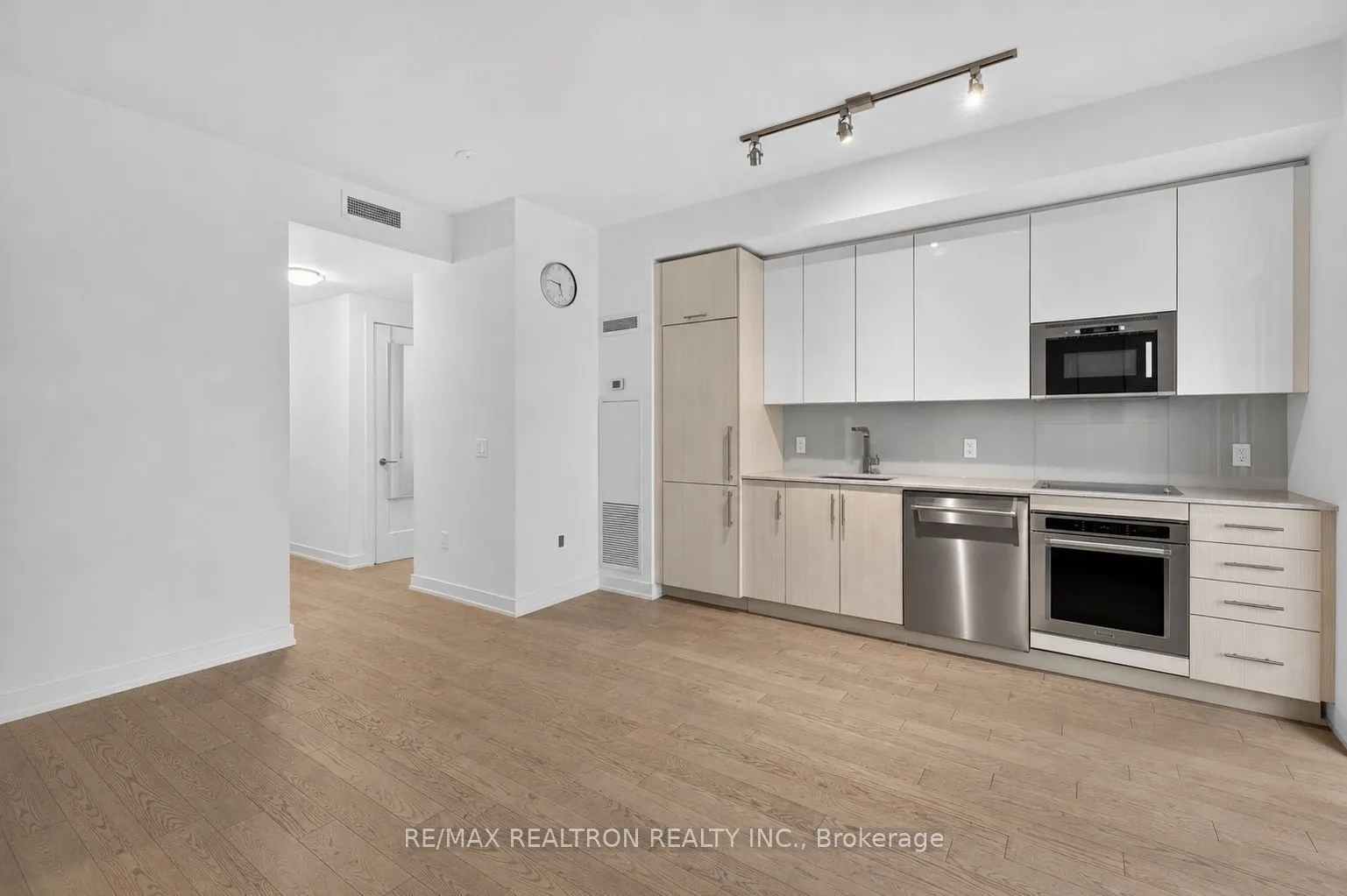 330 Richmond Street W #2203