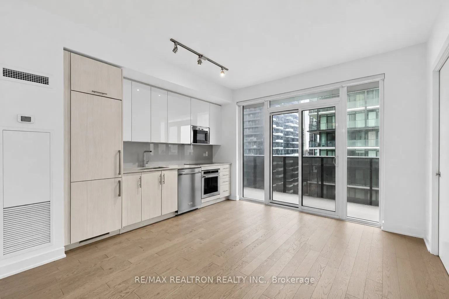 330 Richmond Street W #2203