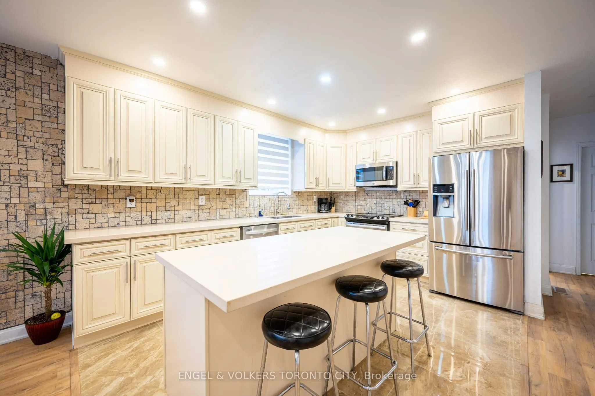 298 Seaton Street