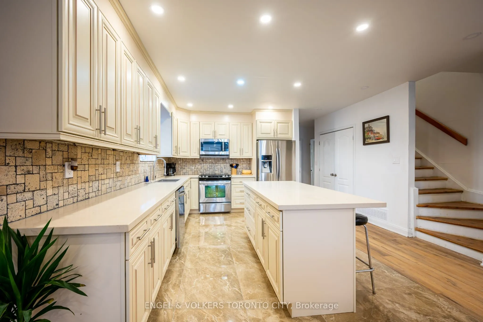 298 Seaton Street