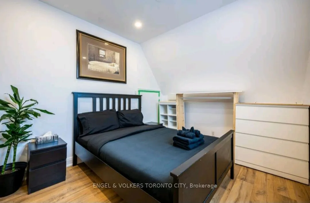 298 Seaton Street