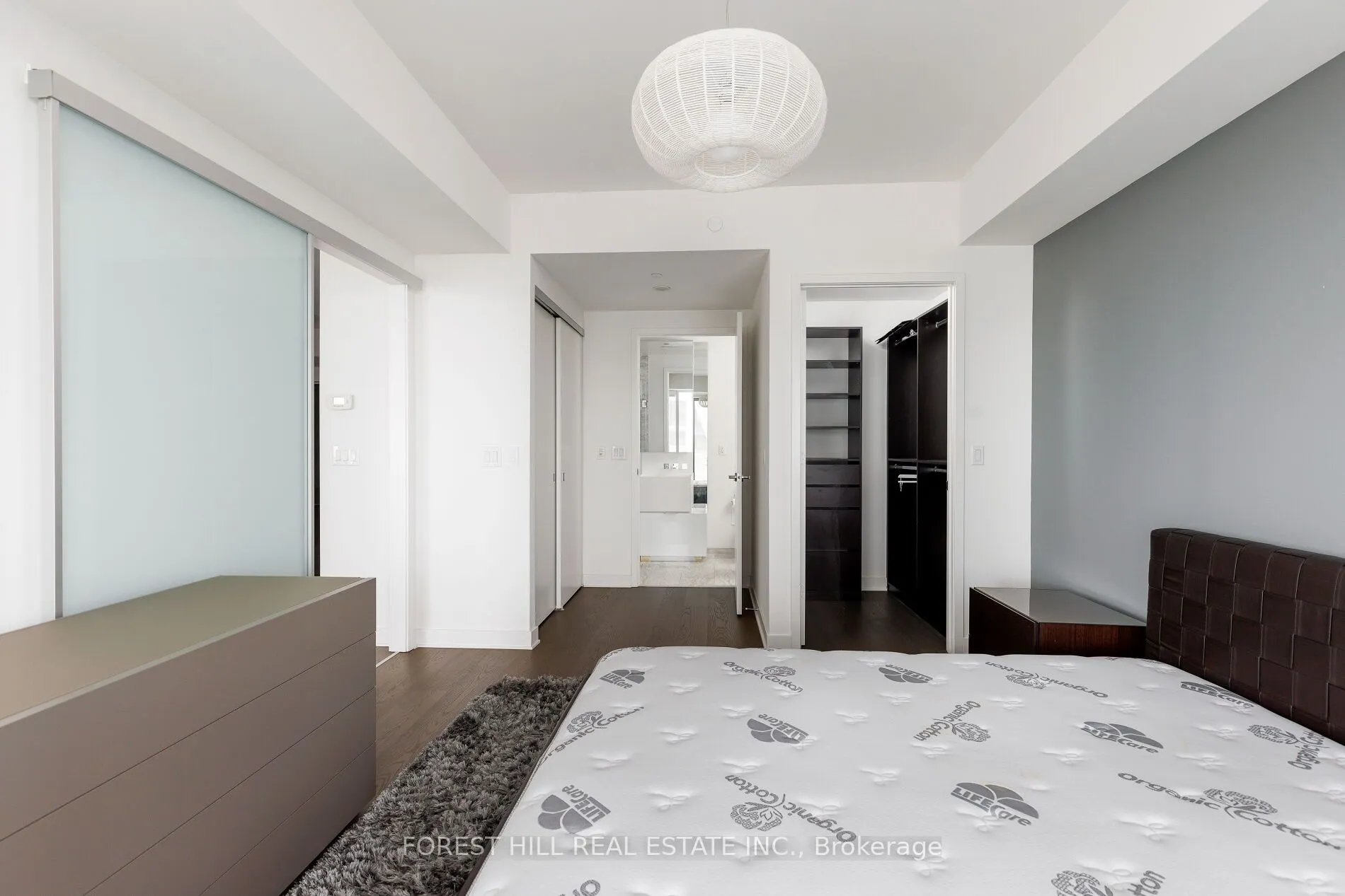 1 Bloor Street E #6805