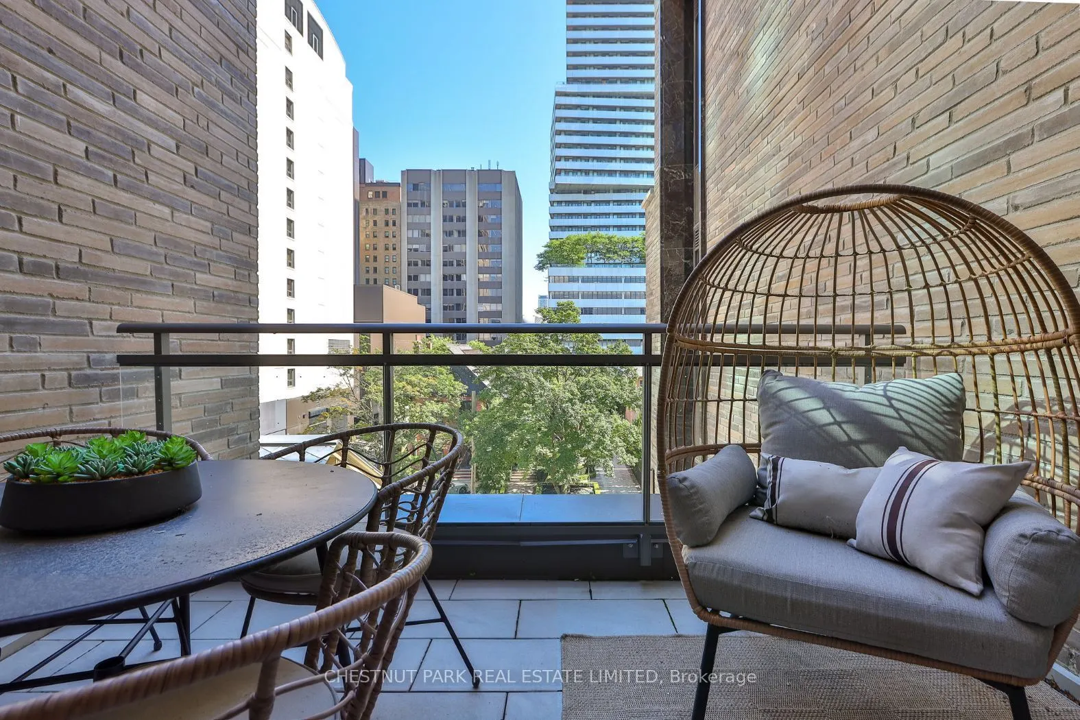 10 Prince Arthur Avenue #404