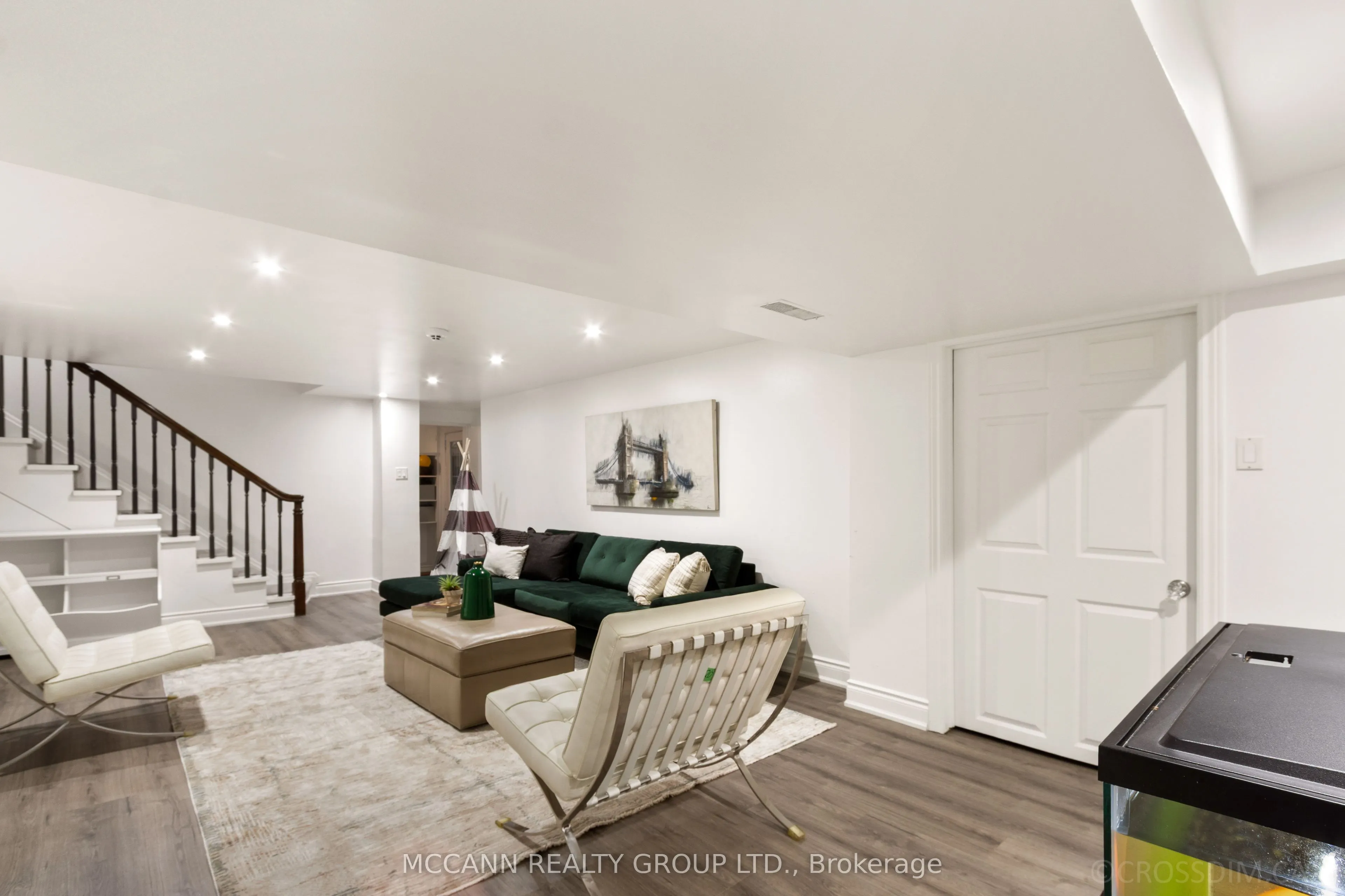 27 Strathgowan Crescent