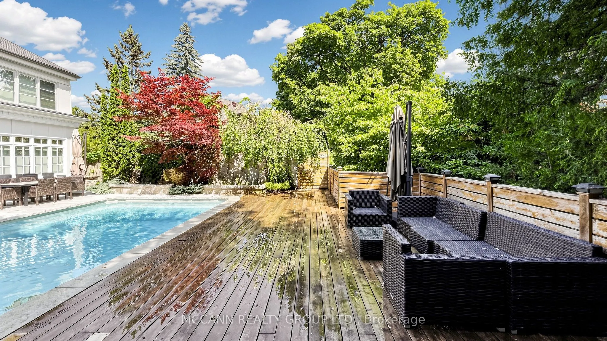 27 Strathgowan Crescent