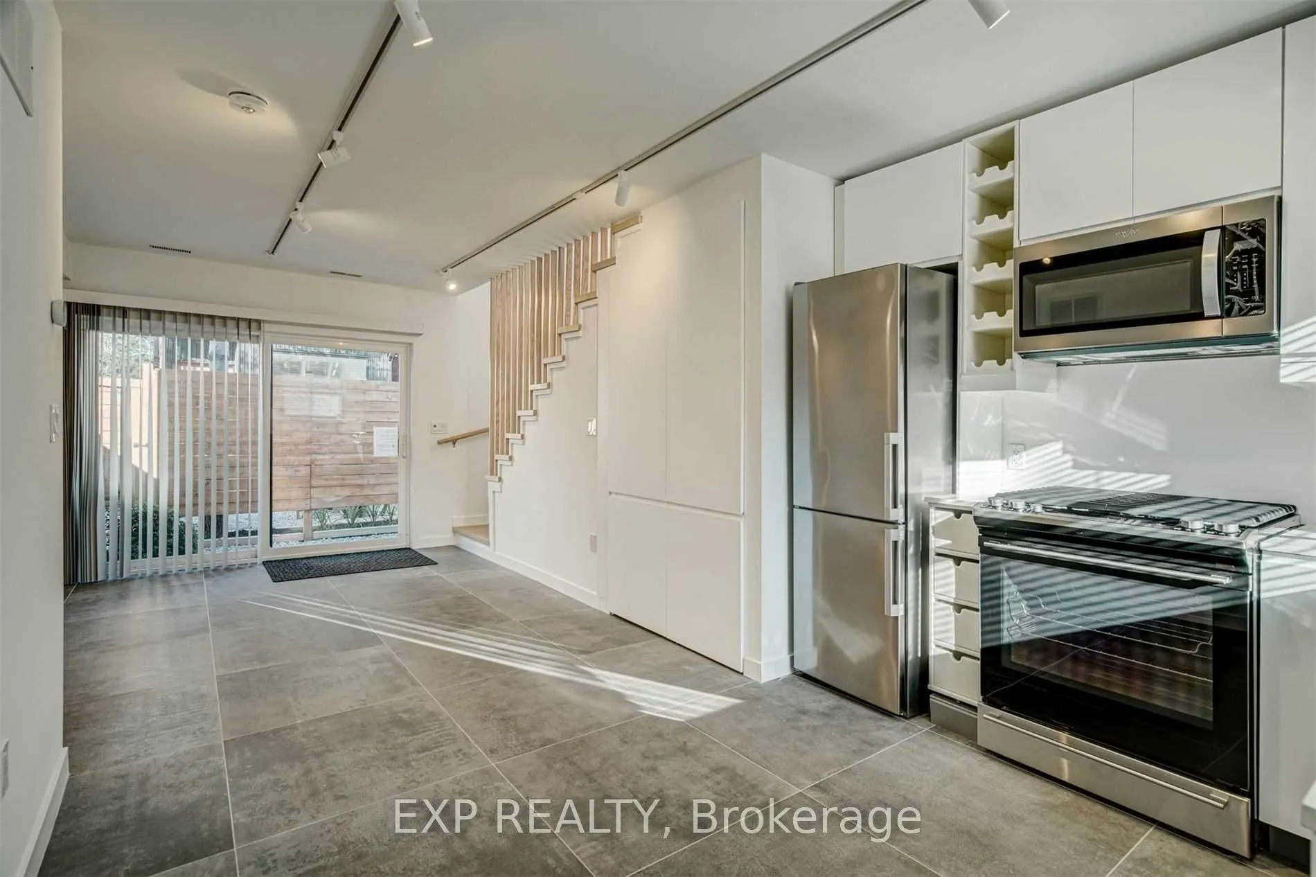 452 Montrose Avenue