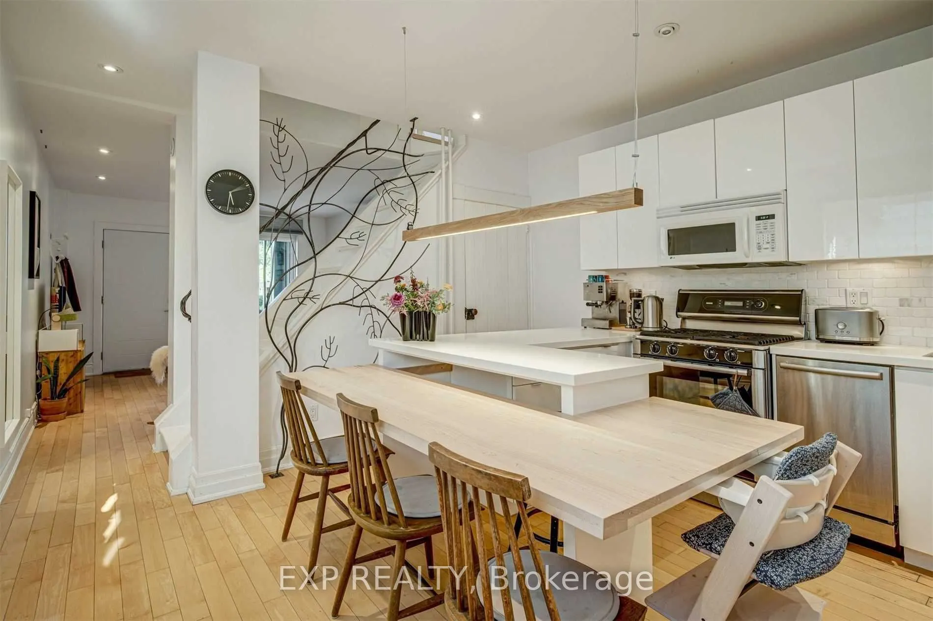 452 Montrose Avenue