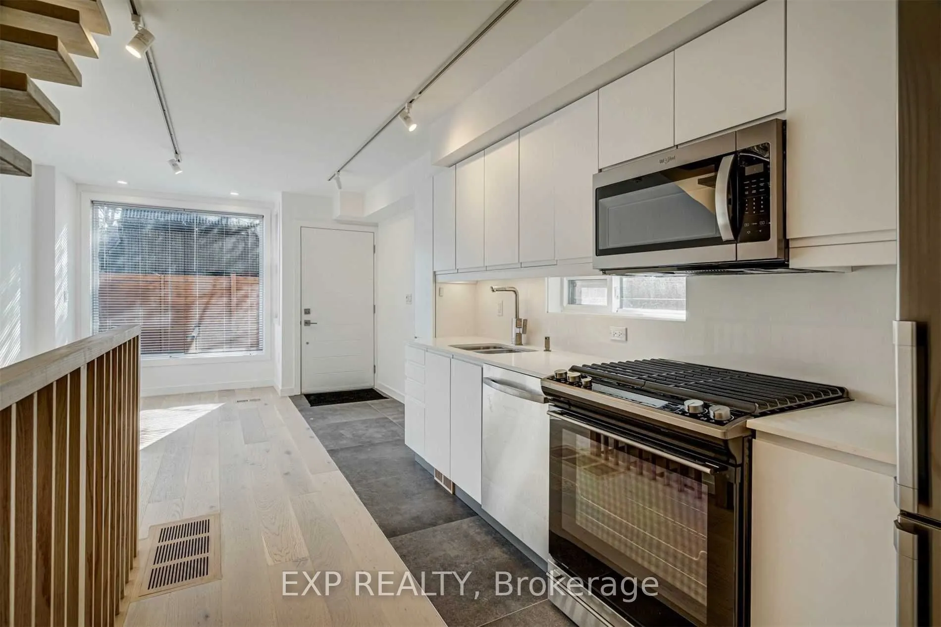 452 Montrose Avenue
