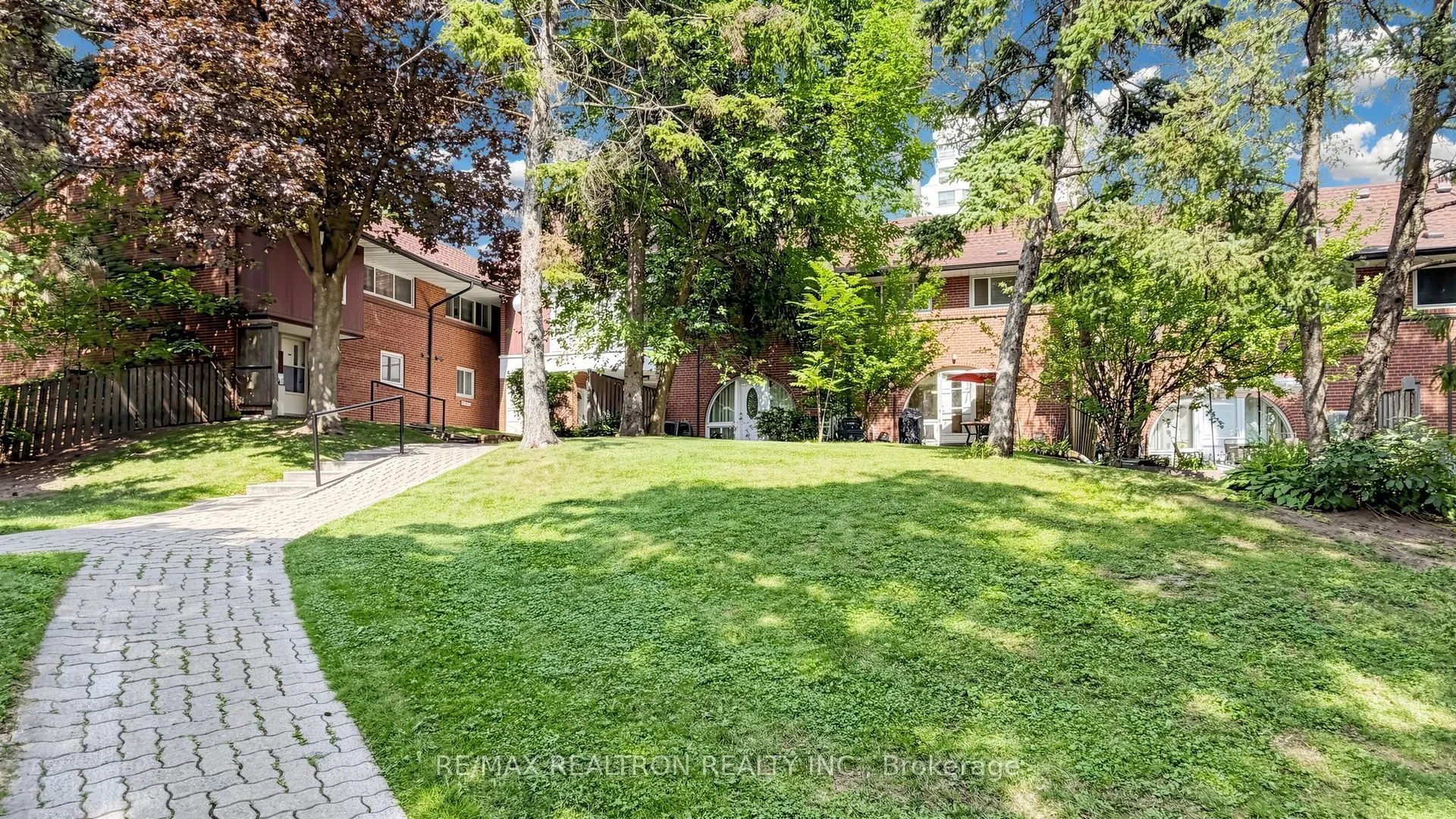 10 Esterbrooke Avenue #59