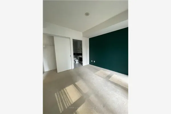 8 Charlotte Street #302