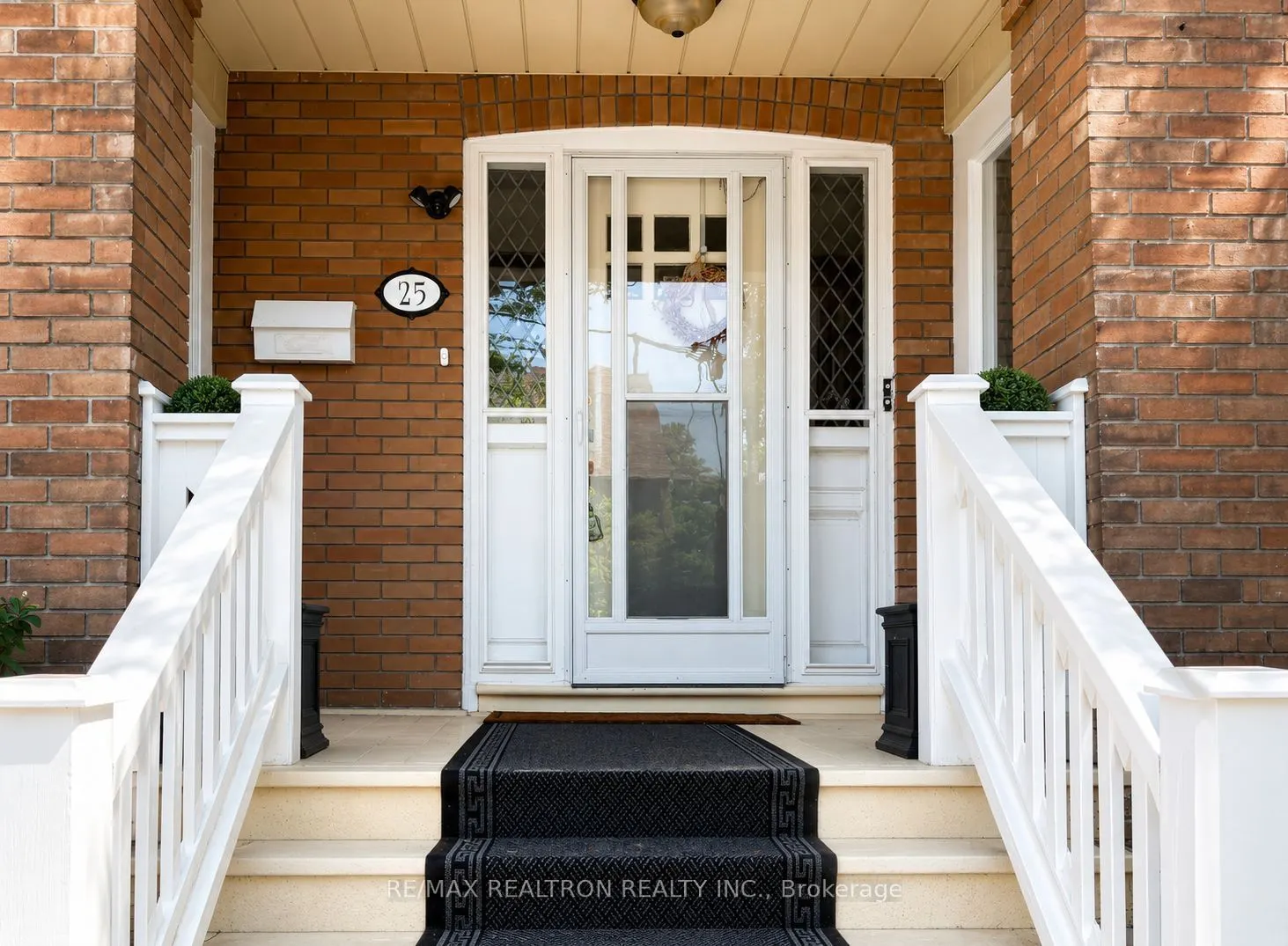 25 Ranleigh Avenue #2nd Floor Unit