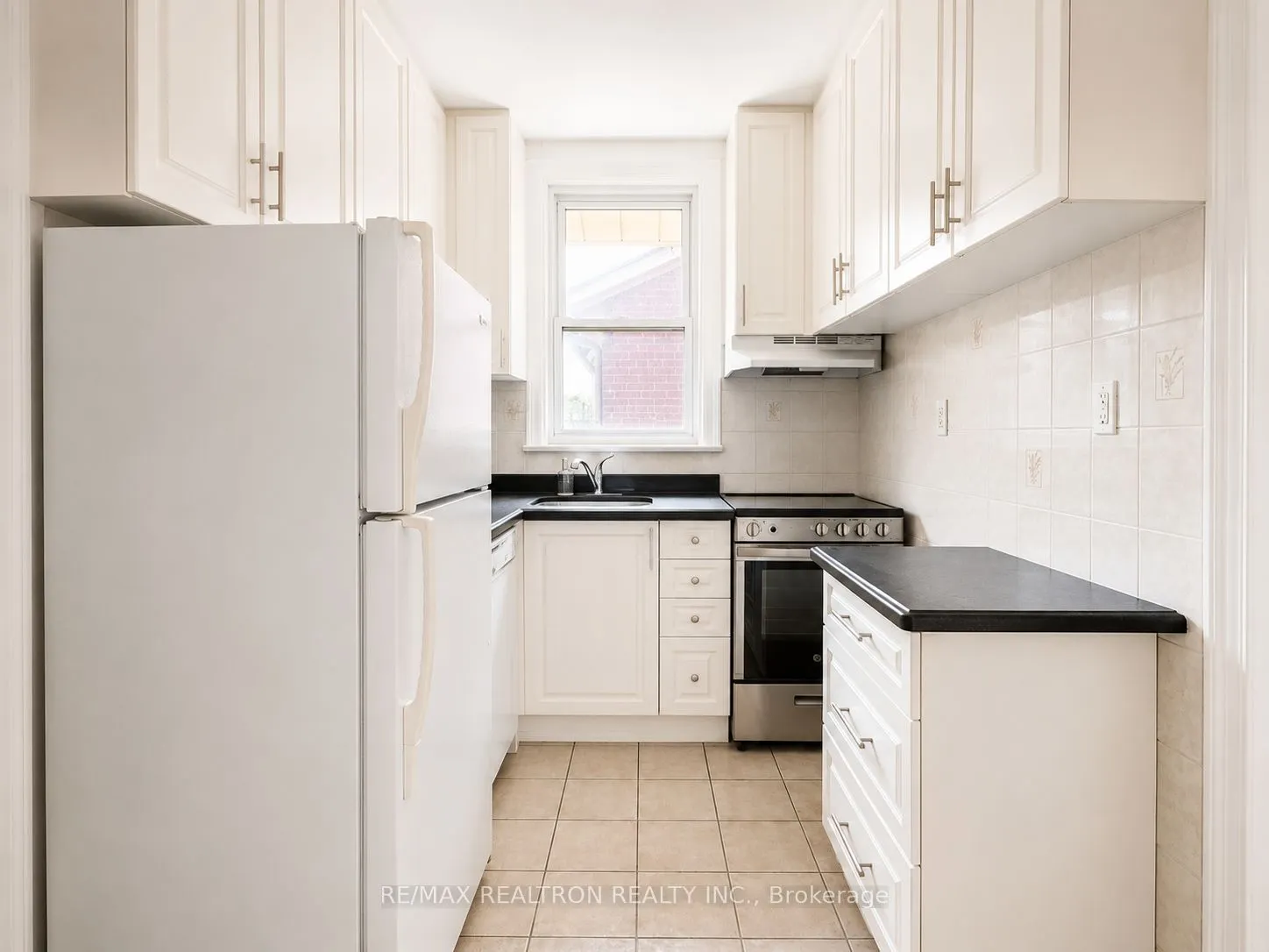 25 Ranleigh Avenue #2nd Floor Unit